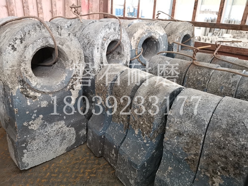 甘肅平?jīng)銎扑闄C(jī)錘頭用什么材質(zhì)好？